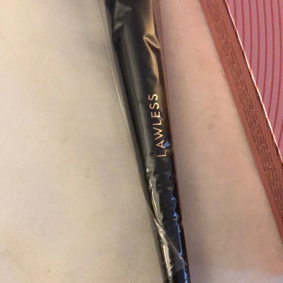 Lawless Summer Skin Bronzer Brush Vegan & Cruelty Free Full Size NIB - Picture 4 of 13